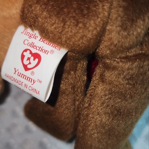 TY BEANIE BABIES EUC SET OF 2 CHRISTMAS ORNAMENTS YUMMY & GIFTS BEARS - Picture 4 of 8